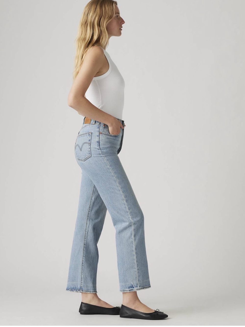 Levi’s Ribcage straight ankle jeans. 28 x 31. Light/medium wash. - Picture 10 of 12